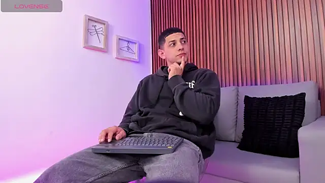 Alex cute77 online show from 04/08/26, 12:17