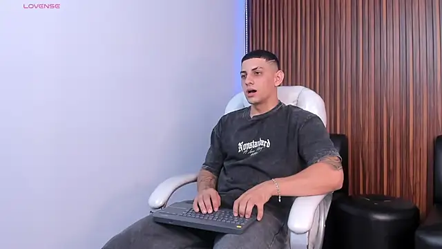 Snapshot of Alex_cute77 chatting on 01/15/26, 12:41 Alex cute77 online show from 01/15/26, 12:41