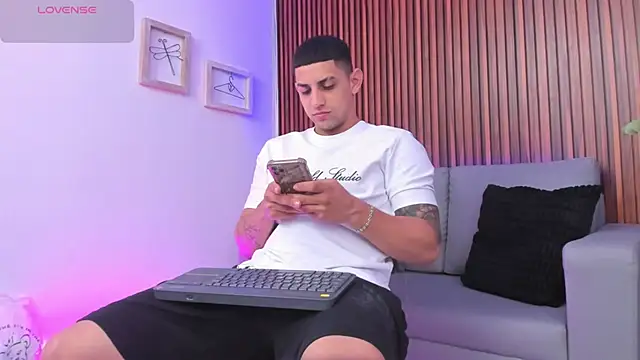 Alex cute77 online show from 04/07/26, 12:18