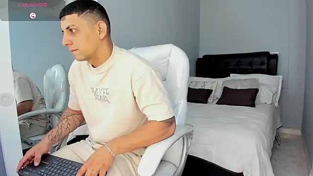 Snapshot of Alex_cute77 chatting on 01/09/26, 12:45 Alex cute77 online show from 01/09/26, 12:45