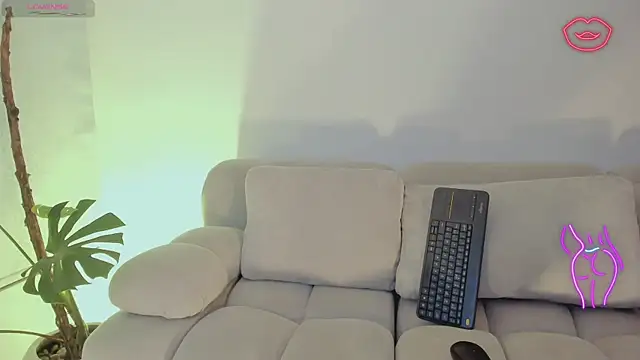 LindseyMoss online show from 11/11/25, 03:01