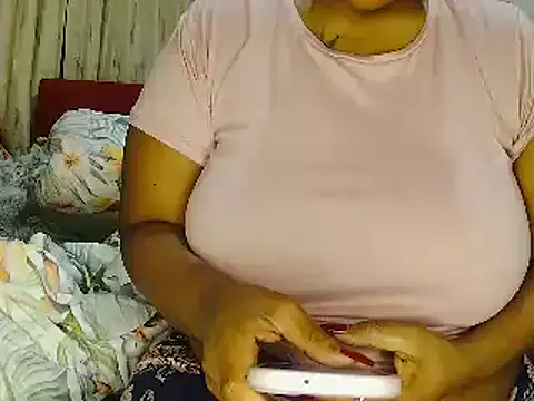 Snapshot of Real1SweetQueen chatting on 06/11/26, 05:04 Real1SweetQueen online show from 06/11/26, 05:04