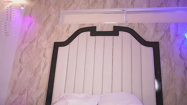 mia colin1  online show from 11/14/25, 08:23