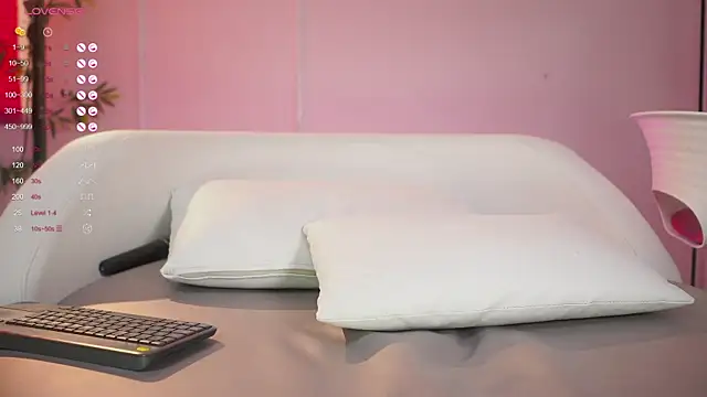 mia colin1  online show from 10/07/25, 08:10