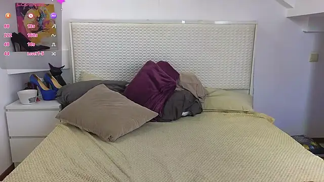 Snapshot of Eva_Rogers_ chatting on 09/18/25, 09:01 Eva Rogers  online show from 09/18/25, 09:01