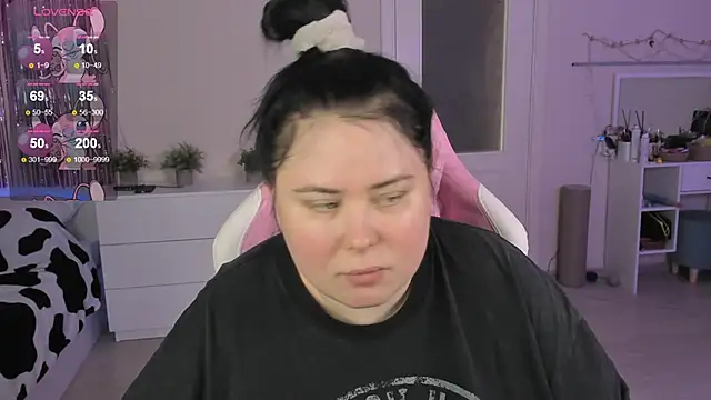Akemi BBW online show from 05/20/26, 09:17