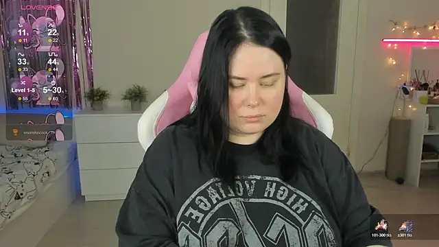 Snapshot of Akemi_BBW chatting on 06/15/26, 10:04 Akemi BBW online show from 06/15/26, 10:04