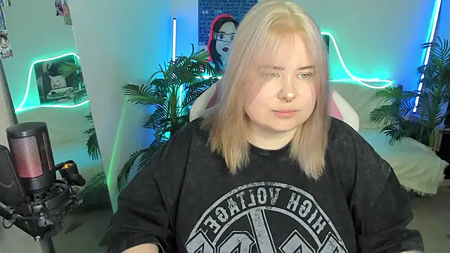 Snapshot of Akemi_BBW chatting on 03/18/25, 06:50 Akemi BBW online show from 03/18/25, 06:50