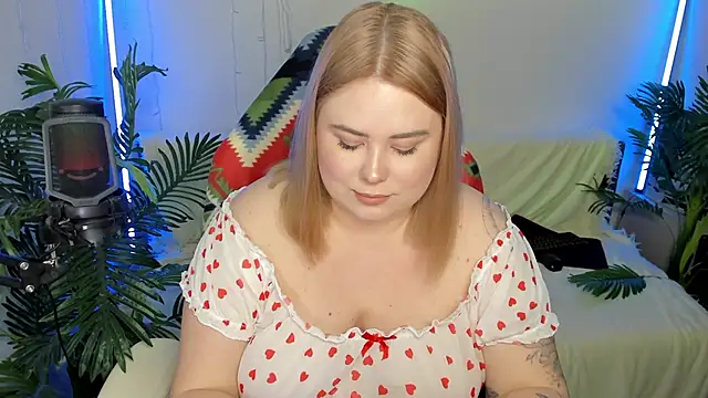 Snapshot of Akemi_BBW chatting on 02/09/25, 10:21 Akemi BBW online show from 02/09/25, 10:21