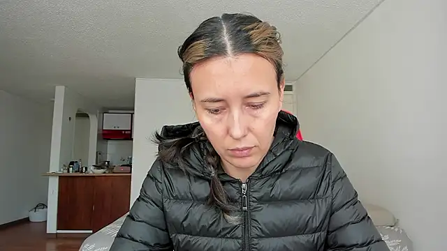 zoe jeane beker online show from 03/15/26, 08:05