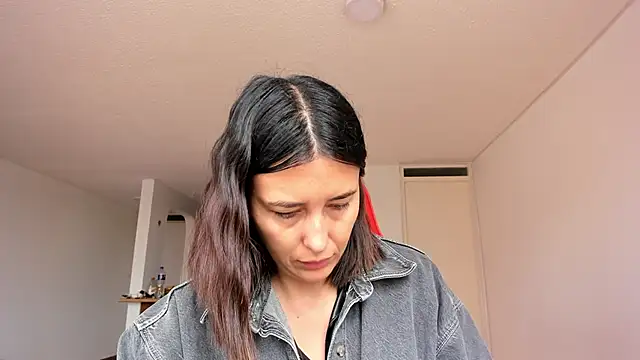 zoe jeane beker online show from 02/26/25, 07:21