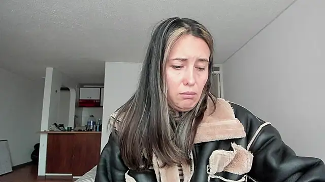 zoe jeane beker online show from 03/04/26, 10:17