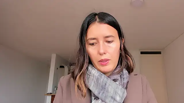 zoe jeane beker online show from 02/10/25, 08:21