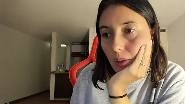 zoe jeane beker online show from 02/10/25, 11:23