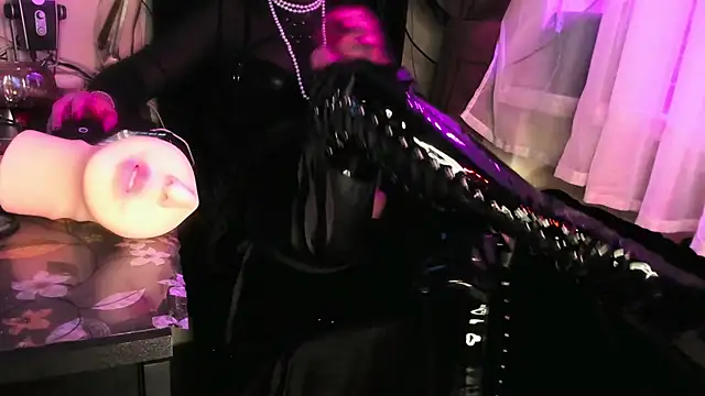 Snapshot of astarrot chatting on 01/11/25, 10:51 astarrot online show from 01/11/25, 10:51