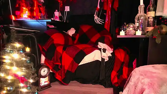 Snapshot of astarrot chatting on 12/14/24, 11:01 astarrot online show from 12/14/24, 11:01