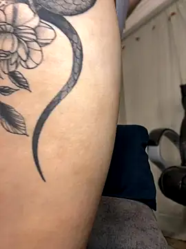 Snapshot of kaoticblue_ chatting on 12/04/25, 11:26 kaoticblue online show from 12/04/25, 11:26