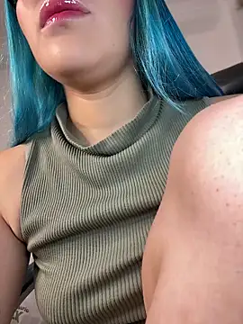 Snapshot of kaoticblue_ chatting on 12/17/25, 12:15 kaoticblue online show from 12/17/25, 12:15