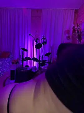Snapshot of karrola chatting on 01/16/25, 01:03 karrola online show from 01/16/25, 01:03