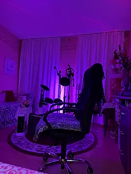 Snapshot of karrola chatting on 03/16/25, 12:34 karrola online show from 03/16/25, 12:34