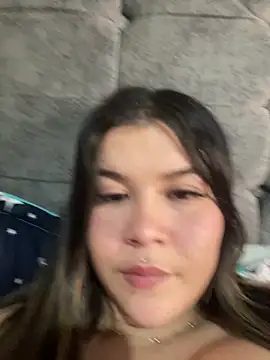 zoe adhara online show from 10/31/25, 10:16