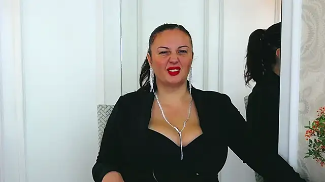 JudithCombs online show from 10/22/25, 06:13