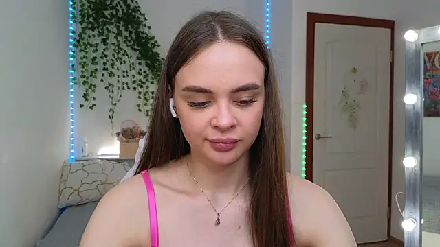 KristenSayles online show from 10/28/25, 04:17