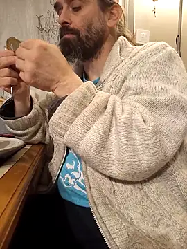 Snapshot of teekoine1 chatting on 11/21/25, 11:37 teekoine1 online show from 11/21/25, 11:37