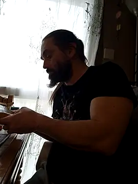 Snapshot of teekoine1 chatting on 10/28/25, 01:21 teekoine1 online show from 10/28/25, 01:21