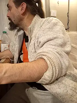 Snapshot of teekoine1 chatting on 11/05/25, 02:47 teekoine1 online show from 11/05/25, 02:47