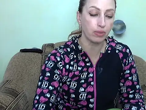 Jillian Pattie online show from 11/18/25, 12:08