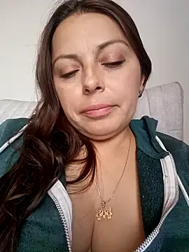 Snapshot of seherlatin chatting on 10/05/25, 09:38 seherlatin online show from 10/05/25, 09:38