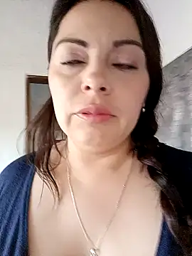 Snapshot of seherlatin chatting on 03/17/25, 10:08 seherlatin online show from 03/17/25, 10:08