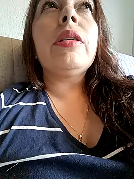 Snapshot of seherlatin chatting on 11/18/25, 05:05 seherlatin online show from 11/18/25, 05:05