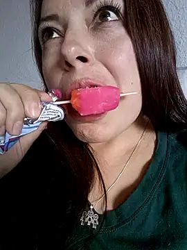 Snapshot of seherlatin chatting on 10/26/25, 08:20 seherlatin online show from 10/26/25, 08:20