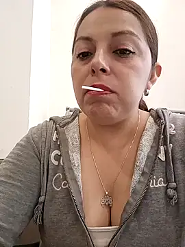 Snapshot of seherlatin chatting on 10/02/25, 04:54 seherlatin online show from 10/02/25, 04:54