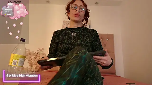 Katy Van online show from 11/26/25, 04:12