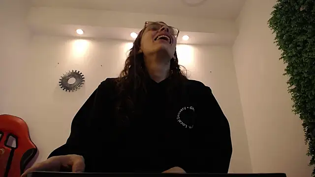 Katy Van online show from 12/14/25, 08:36