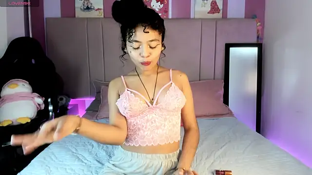 Winnifer Gonzal online show from 03/06/25, 04:19