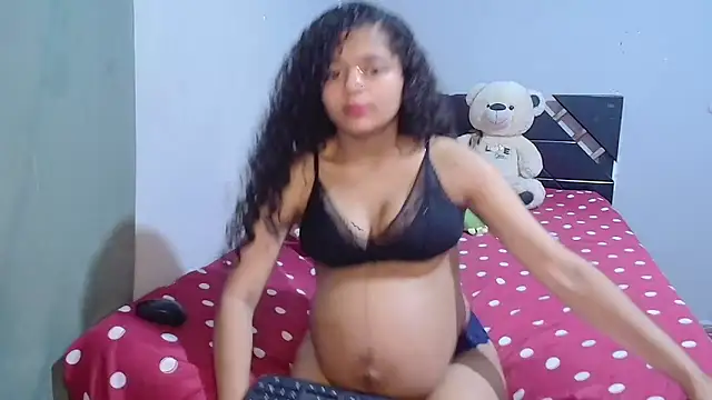 Winnifer Gonzal online show from 10/15/25, 03:05