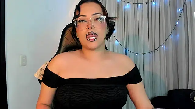 Snapshot of willow_poisson chatting on 05/16/26, 06:18 willow poisson online show from 05/16/26, 06:18