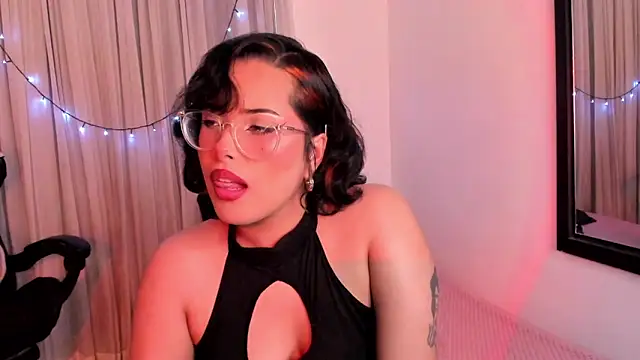 Snapshot of willow_poisson chatting on 05/05/26, 05:38 willow poisson online show from 05/05/26, 05:38