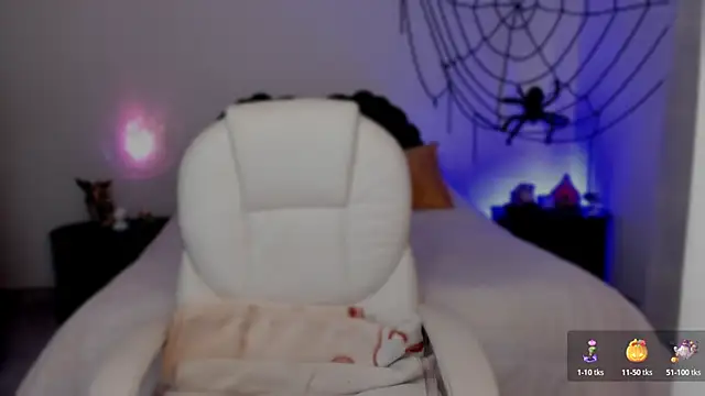 Snapshot of emilydolshe2 chatting on 10/31/25, 02:24 emilydolshe2 online show from 10/31/25, 02:24