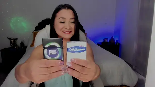 Snapshot of emilydolshe2 chatting on 11/28/25, 02:06 emilydolshe2 online show from 11/28/25, 02:06