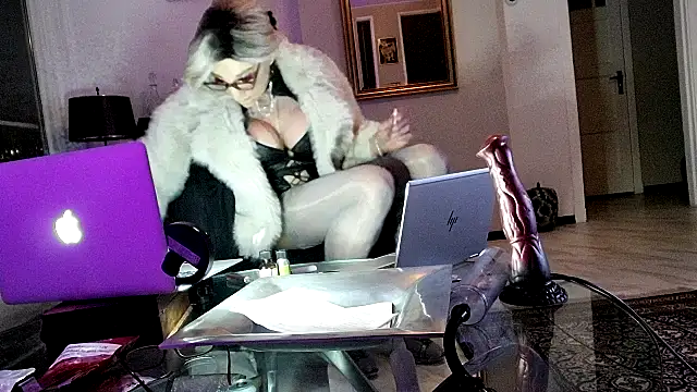 CharlotteVixxens online show from 11/06/25, 08:46