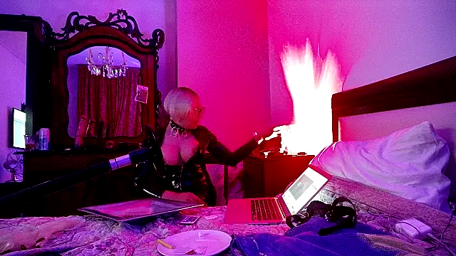 CharlotteVixxens online show from 10/02/25, 11:52