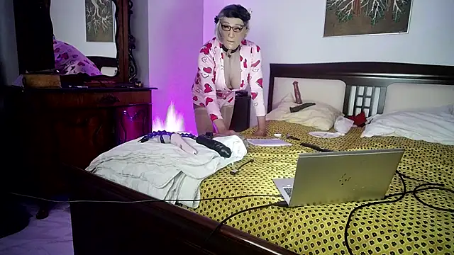 CharlotteVixxens online show from 05/21/26, 12:19