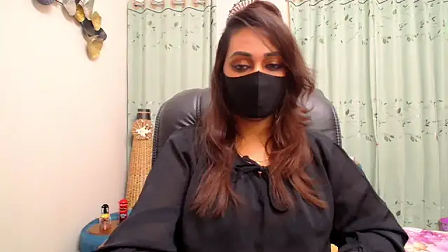 Snapshot of OH-Monica chatting on 11/06/25, 09:30 OH-Monica online show from 11/06/25, 09:30