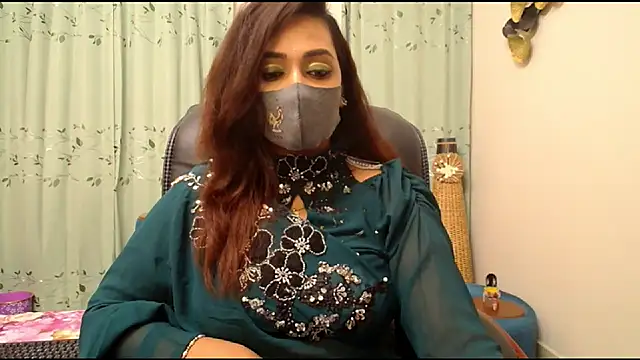 Snapshot of OH-Monica chatting on 10/31/25, 12:07 OH-Monica online show from 10/31/25, 12:07