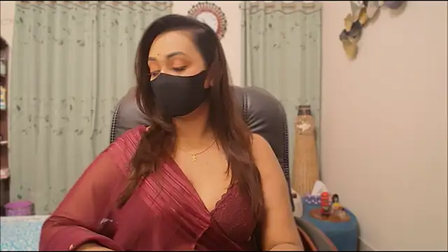 Snapshot of OH-Monica chatting on 12/18/25, 07:07 OH-Monica online show from 12/18/25, 07:07